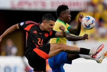 Imagem ilustrativa da imagem Conmebol admite erro em pênalti não marcado em Vini. Jr: 'não toca a bola'