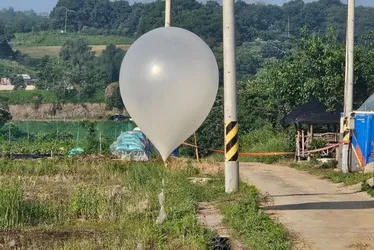 Imagem ilustrativa da imagem Coreia do Sul suspende acordo militar com Norte após envio de balões com lixo