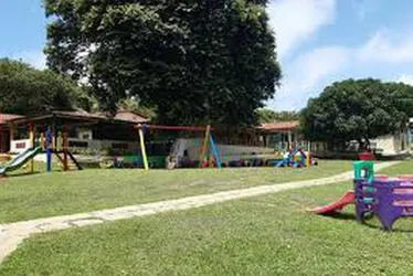Imagem ilustrativa da imagem Criança de 4 anos tem mãos amarradas e calada com fita adesiva em creche de Noronha