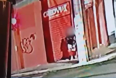 Imagem ilustrativa da imagem Criminoso invade financeira, furta celular e até doces de festa junina em Vitória