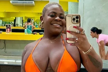 Imagem ilustrativa da imagem De biquíni, Jojo Todynho publica fotos de antes e depois e comemora: ‘Menos 53 kg’