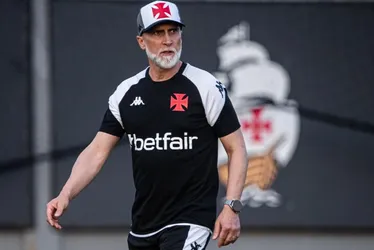 Imagem ilustrativa da imagem Diante do Flamengo, Álvaro Pacheco estreia no Vasco lutando contra os números