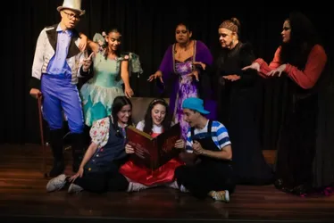Imagem ilustrativa da imagem Diversão com peças premiadas no teatro neste domingo