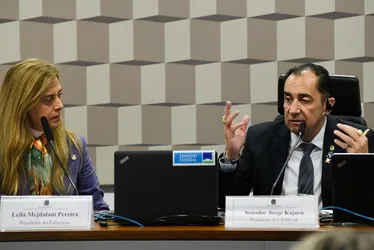 Imagem ilustrativa da imagem Em CPI, Senador diz que mulheres vão a jogos e perguntam 'quem é a bola'