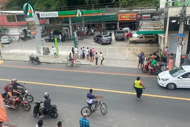 Imagem ilustrativa da imagem Ex-policial é baleado em posto de combustível em Vitória