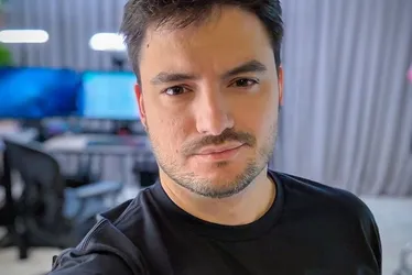 Imagem ilustrativa da imagem Felipe Neto critica André Valadão por fala sobre universidades: 'Fazer o contrário"