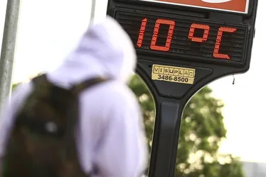 Imagem ilustrativa da imagem Frente fria vai acabar com onda de calor e derrubar temperatura pelo Brasil