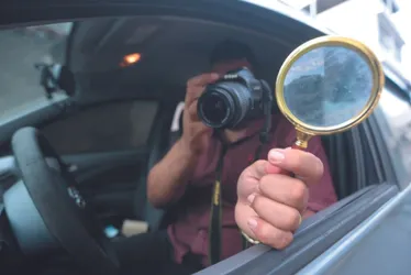 Imagem ilustrativa da imagem GPS, escuta e até disfarce de mendigo para flagrar traição