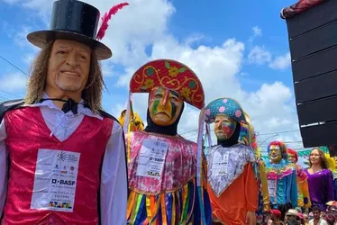 Imagem ilustrativa da imagem Gigantes de Olinda trocam frevo por forró: quadrilha junina inédita agita São João