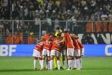 Imagem ilustrativa da imagem Inter vence, se aproxima dos líderes e afunda o Grêmio na zona de rebaixamento