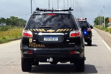 Imagem ilustrativa da imagem PF faz operação sobre "Abin paralela" e investiga Carlos Bolsonaro
