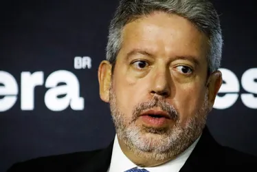Imagem ilustrativa da imagem Lira ameaça não votar Mover após Senado excluir 'taxa das blusinhas' de texto
