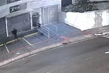 Imagem ilustrativa da imagem Loja de doces é invadida por criminosos em Vila Velha