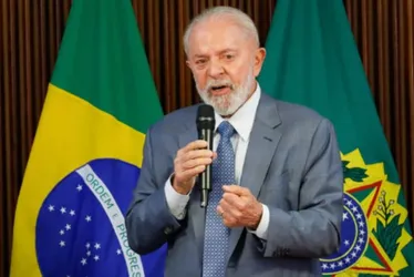 Imagem ilustrativa da imagem Lula sobre enchentes no RS: 'Me parece que pessoas não cuidaram das comportas'