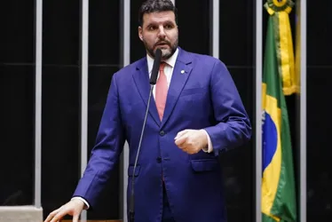 
          Imagem ilustrativa da imagem Lupion equipara arroz importado a lixo sobre a mesa
          