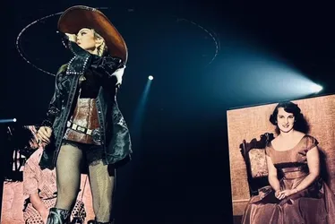 Imagem ilustrativa da imagem Produtora do show de Madonna é notificada por danos ao calçadão de Copacabana