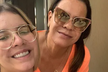 Imagem ilustrativa da imagem Mãe de Marília Mendonça sofre acidente de carro com o marido