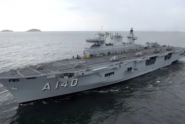 Imagem ilustrativa da imagem Maior navio de guerra da América Latina chega para apoiar RS