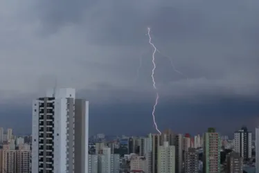 Imagem ilustrativa da imagem Mais de 122 mil raios atingiram Pernambuco nos quatro primeiros meses do ano