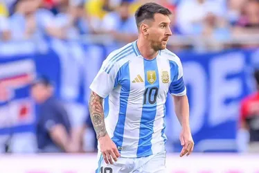 Imagem ilustrativa da imagem Messi bate recorde de aparições na Copa América, dá assistência e Argentina vence