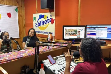 Imagem ilustrativa da imagem Milionária Jullie Dutra visita organização antirracista e feminista no Cabo