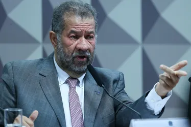 Imagem ilustrativa da imagem Governo anuncia revisão em cerca de 800 mil benefícios, como auxílio-doença