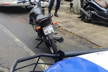 Imagem ilustrativa da imagem Moto é apreendida com placa "feita à mão" em Vitória