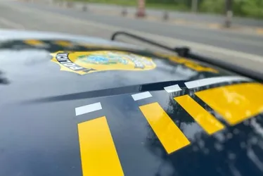 Imagem ilustrativa da imagem Mulher morre após carreta e moto baterem na BR-101 na Serra