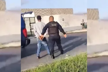 Imagem ilustrativa da imagem Mulher pula na frente de viatura para fugir de agressões do ex-marido na Serra