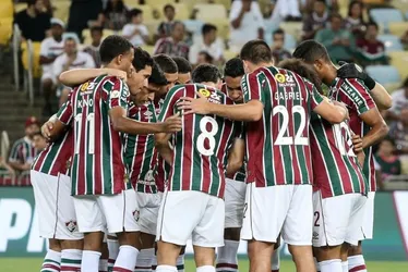 Imagem ilustrativa da imagem No 1º jogo sem Diniz, Fluminense perde para o Vitória e se afunda na lanterna