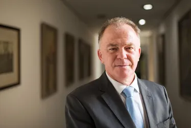 Imagem ilustrativa da imagem Nem tão perto, nem tão longe