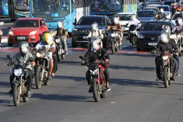 Imagem ilustrativa da imagem Número de motos chega a 700 mil e passa frota de carros em 27 cidades
