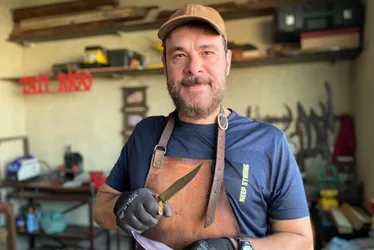 Imagem ilustrativa da imagem O coronel aposentado que faz facas artesanais no ES