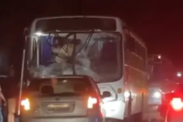 Imagem ilustrativa da imagem Ônibus escolar com 20 crianças sofre acidente em rodovia do ES