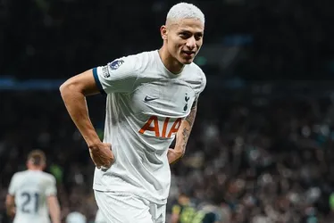 Imagem ilustrativa da imagem 'Os caras estão malucos, comprar praia?', diz capixaba Richarlison sobre polêmica