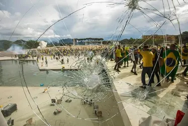 Imagem ilustrativa da imagem PGR pede inclusão de fugitivos do 8 de janeiro em lista da Interpol