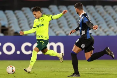Imagem ilustrativa da imagem Palmeiras goleia com Veiga iluminado e confusão por comemoração de Endrick