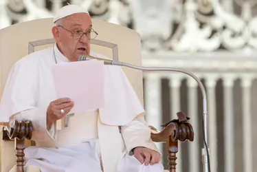 Imagem ilustrativa da imagem Papa ainda não está fora de risco, diz médico