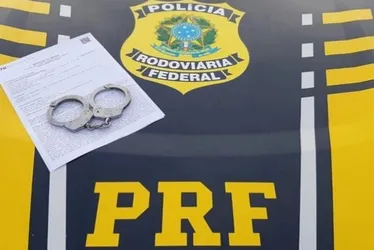 Imagem ilustrativa da imagem Passageiro de carro é preso durante abordagem da PRF em Fundão