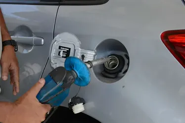 Imagem ilustrativa da imagem Petrobras reajusta em 7,12% preço da gasolina para distribuidoras