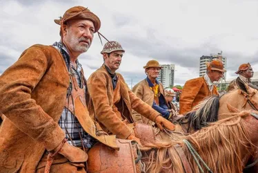 Imagem ilustrativa da imagem Petrolina se despede do ciclo junino com Forró da Espora e Missa do Vaqueiro