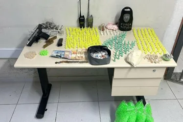 Imagem ilustrativa da imagem Polícia apreende arma e drogas na Praia do Suá