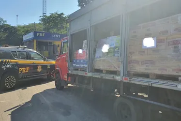 Imagem ilustrativa da imagem Polícia apreende mais de 2 mil litros de bebidas sem nota fiscal em rodovia do ES