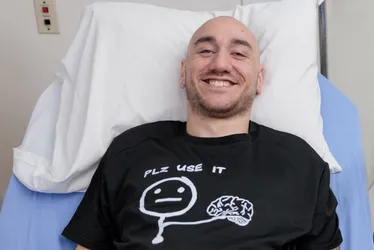 Imagem ilustrativa da imagem Quem é o homem tetraplégico que recebeu o 1º implante cerebral de Elon Musk