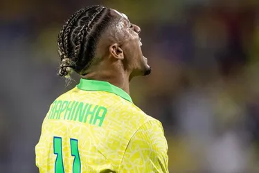 Imagem ilustrativa da imagem Raphinha revela que já pensou em desistir do futebol e pede Brasil focado