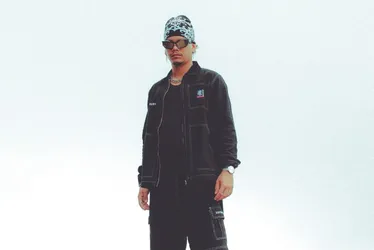 Imagem ilustrativa da imagem Rapper VK Mac em voo alto e movido por reflexões sobre a vida