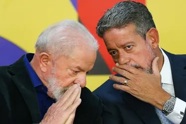 
          Imagem ilustrativa da imagem Relação ruim entre governo Lula e grupo de Lira turbina Centrão
          