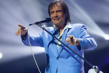 Imagem ilustrativa da imagem Roberto Carlos doa R$ 200 mil a vítimas de enchente no RS cogita show beneficente