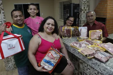 Imagem ilustrativa da imagem Saiba quem são os ganhadores de 10 kits churrasco sorteados pelo jornal A Tribuna