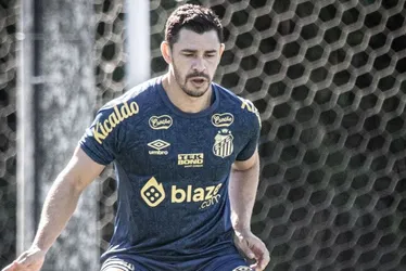 Imagem ilustrativa da imagem Santos promete sufocar lanterna Botafogo-SP para retomar topo da Série B